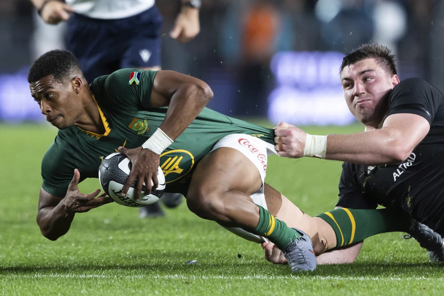 New Zealand beats South Africa 24-17 in Rugby Championship