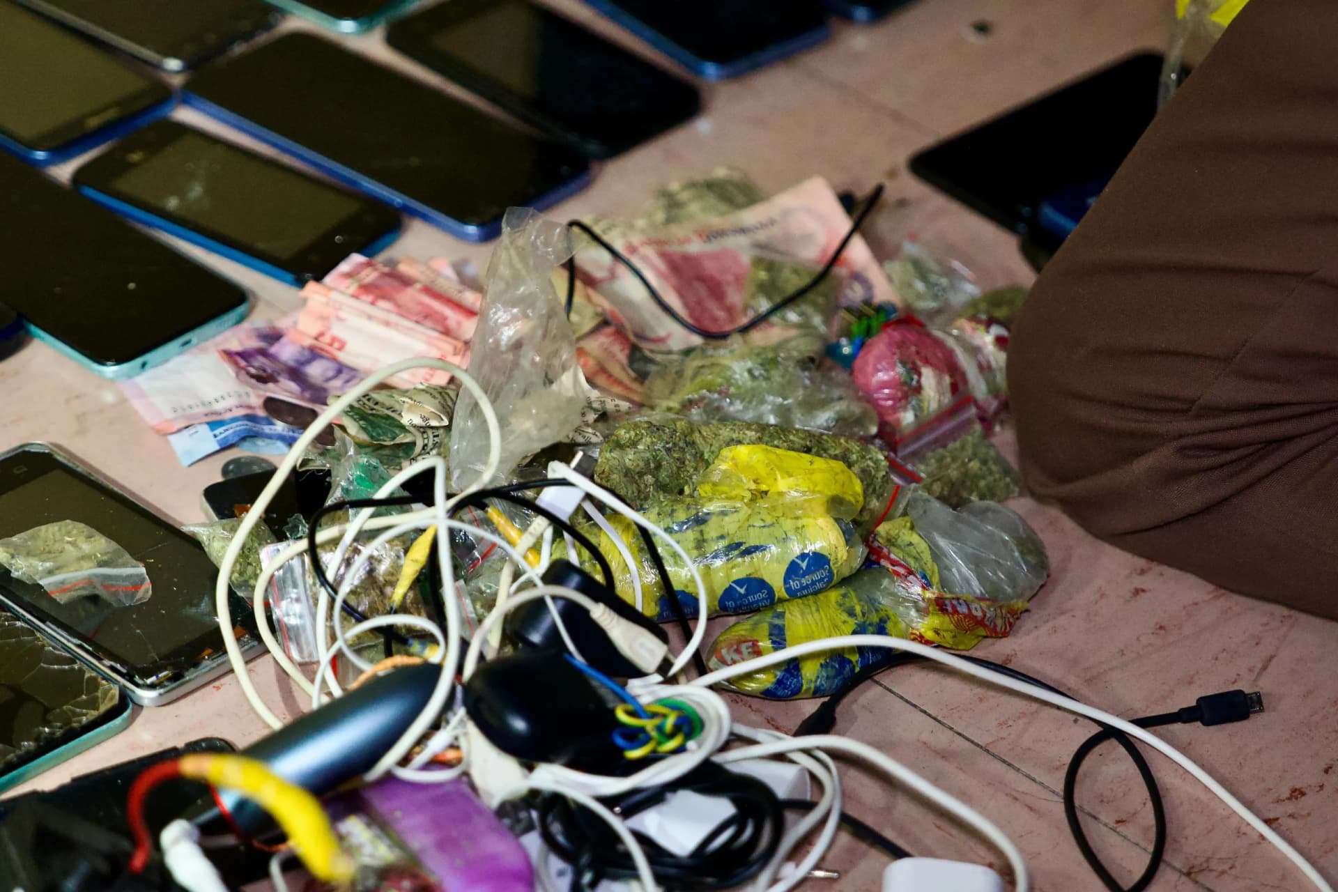 Contraband found at the Kgosi Mampuru Correctional Facility during a surprise raid.