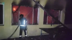 Emergency services extinguish fire caused by a Russian drone attack on Odesa | Report Focus News