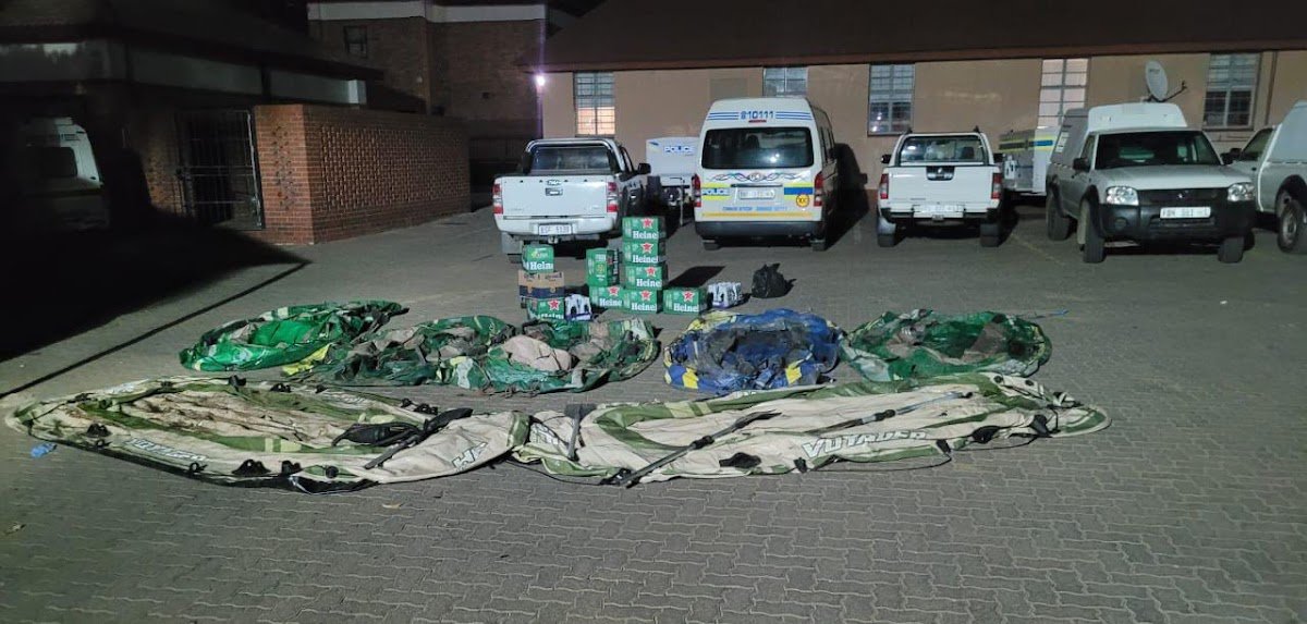 Inflatable boats seized at South AfricaZimbabwe border | Report Focus News