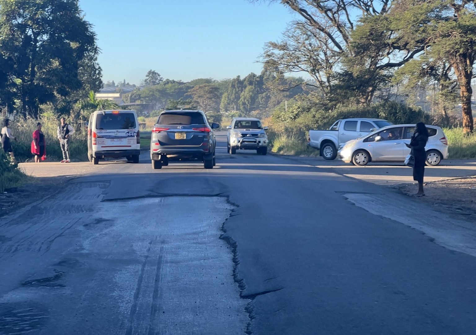 Transport Minister Felix Mhona has issued a directive for Fossil Contracting to rectify mediocre work done on the recently surfaced Lorraine Drive in Harares Bluff Hill area | Report Focus News